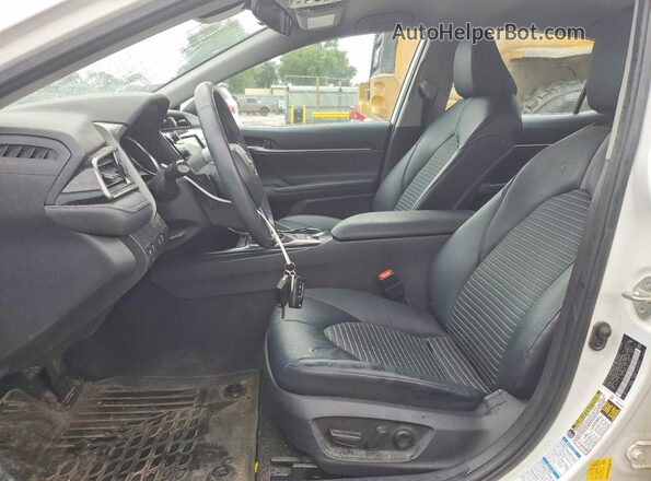 4T1G11BK7LU010565 2020 TOYOTA CAMRY White Вид салону спереду