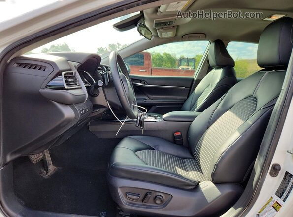 4T1G11BK8LU002782 2020 TOYOTA CAMRY White Widok wnętrza z przodu