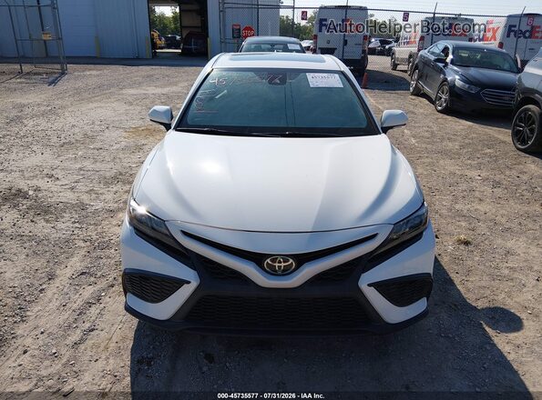 4T1G11BK8MU040076 2021 TOYOTA CAMRY White Вид спереду