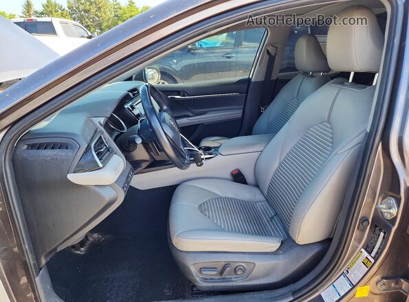 4T1G11BK9LU014813 2020 TOYOTA CAMRY Gray Вид салону спереду