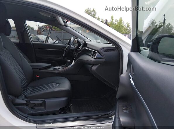 4T1G11BK9NU071046 2022 TOYOTA CAMRY White Front interior view