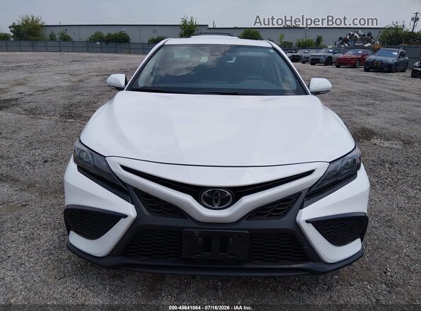 4T1G11BK9NU071046 2022 TOYOTA CAMRY White Instrument cluster view