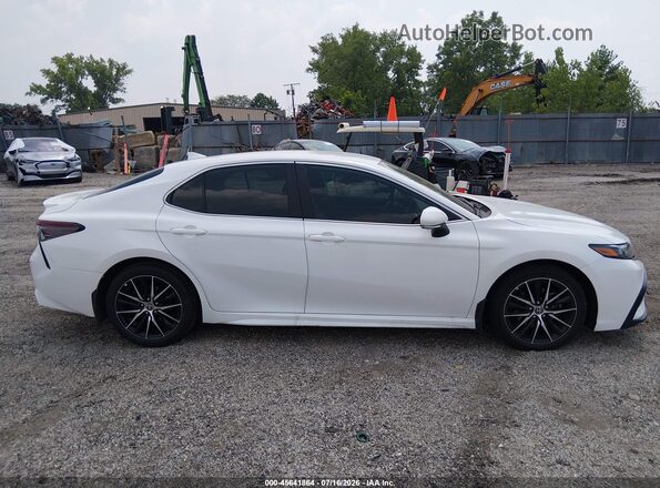 4T1G11BK9NU071046 2022 TOYOTA CAMRY White Rear interior view