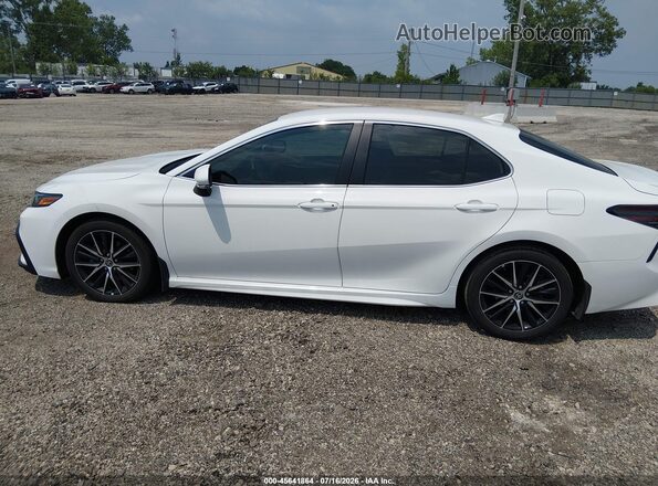 4T1G11BK9NU071046 2022 TOYOTA CAMRY White 360 interior view