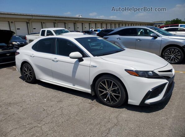 4T1G31AK4MU556561 2021 TOYOTA CAMRY Белый Передняя правая четверть