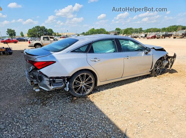 4T1GZ1FB8LU039706 2020 TOYOTA AVALON Серебряный Задняя правая четверть
