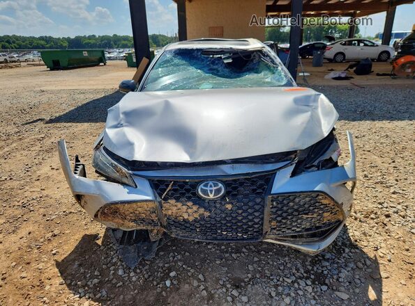 4T1GZ1FB8LU039706 2020 TOYOTA AVALON Серебряный Вид спереди