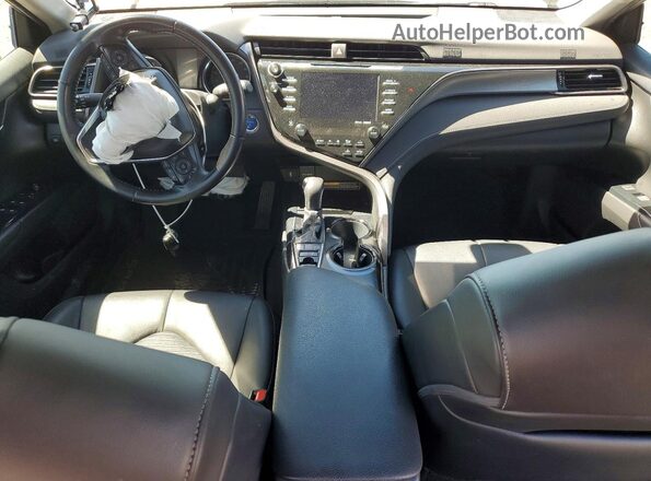 4T1J31AK2LU531453 2020 TOYOTA CAMRY Silver Widok deski rozdzielczej