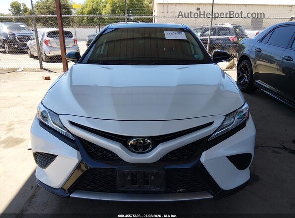4T1K61AK7LU396532 2020 TOYOTA CAMRY White Widok wnętrza z tyłu