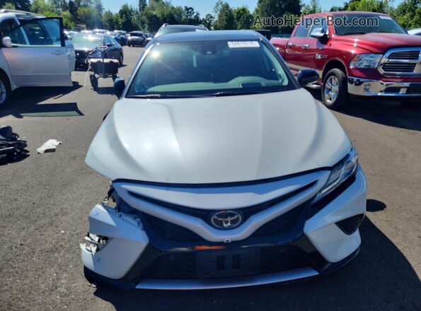 4T1K61BK7LU012456 2020 TOYOTA CAMRY Белый Вид спереди