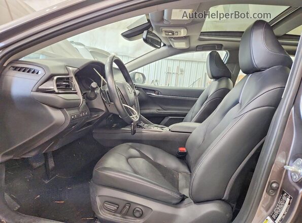 4T1K61BK9NU062567 2022 TOYOTA CAMRY Gray Front interior view