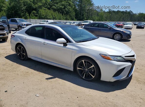 4T1KZ1AK3LU035645 2020 TOYOTA CAMRY White Delantero derecho