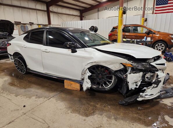 4T1KZ1AK7RU100974 2024 TOYOTA CAMRY White Przód prawy