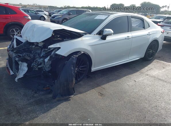 4T1KZ1AK8MU051440 2021 TOYOTA CAMRY Белый Передняя левая четверть