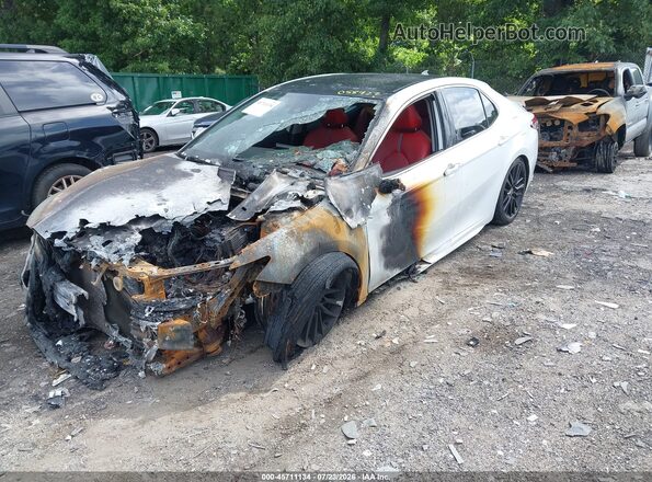 4T1KZ1AK8MU058422 2021 TOYOTA CAMRY Белый Передняя левая четверть