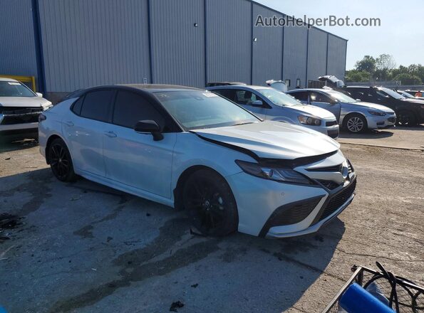 4T1KZ1AKXPU080975 2023 TOYOTA CAMRY White Delantero derecho
