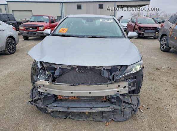 4T1L11AK9LU885601 2020 TOYOTA CAMRY Silver Widok z przodu