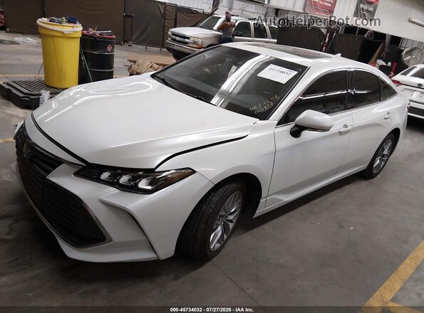 4T1LB1BB3MU001827 2021 TOYOTA AVALON White წინა მარცხენა ხედი სამი მეოთხედიდან
