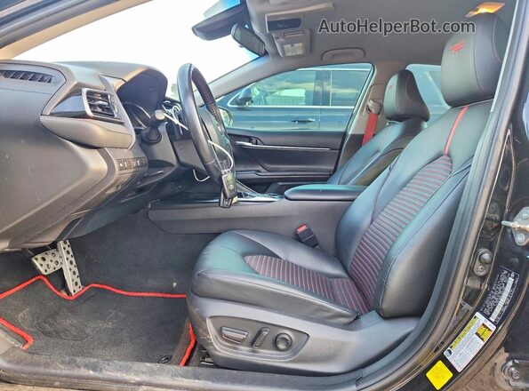 4T1NZ1AK0LU032909 2020 TOYOTA CAMRY Черный Вид салона спереди
