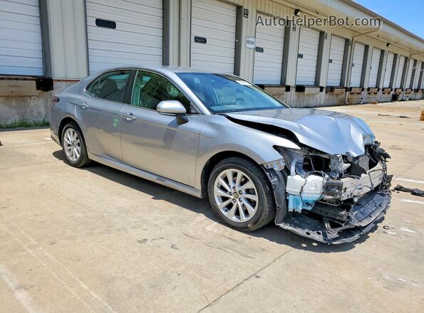 4T1R11AK8NU626885 2022 TOYOTA CAMRY Silver Front right