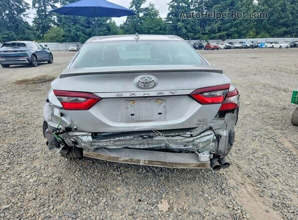 4T1T11BK8MU023583 2021 TOYOTA CAMRY Silver Widok z tyłu