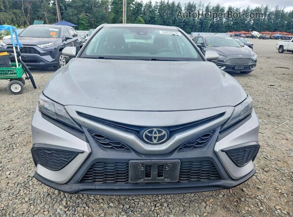 4T1T11BK8MU023583 2021 TOYOTA CAMRY Silver Widok z przodu