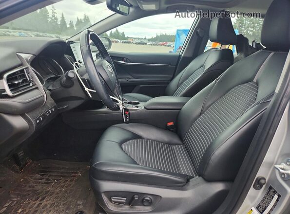 4T1T11BK8MU023583 2021 TOYOTA CAMRY Silver Widok wnętrza z przodu