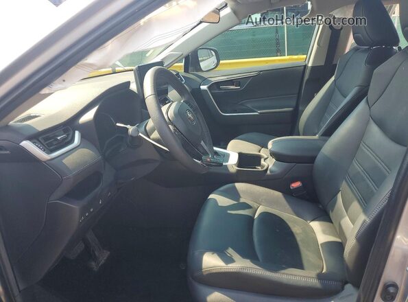 4T3B6RFV3PU114367 2023 TOYOTA RAV4 Silver Vista interior delantera