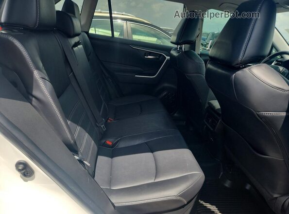4T3B6RFV9NU089519 2022 TOYOTA RAV4 White Widok tylnych siedzeń