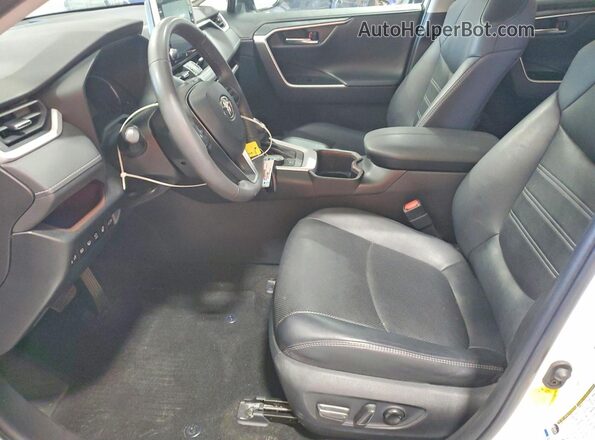 4T3D6RFV5NU070796 2022 TOYOTA RAV4 White Widok wnętrza z przodu
