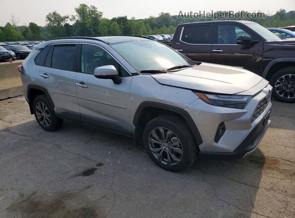 4T3D6RFV9PU134969 2023 TOYOTA RAV4 Серебряный Передняя правая четверть