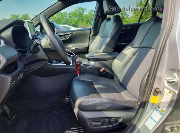 4T3E6RFV3MU051439 2021 TOYOTA RAV4 Серебряный Вид салона спереди