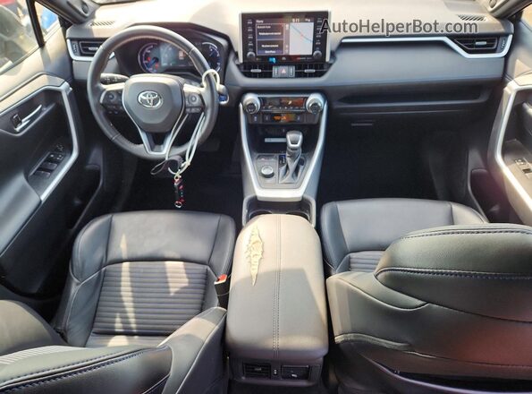 4T3E6RFV3MU051439 2021 TOYOTA RAV4 Серебряный Вид панели приборов
