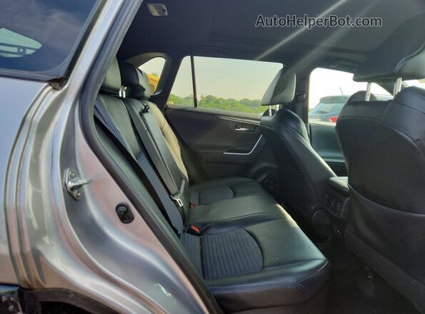 4T3E6RFV3MU051439 2021 TOYOTA RAV4 Серебряный Вид задней части салона