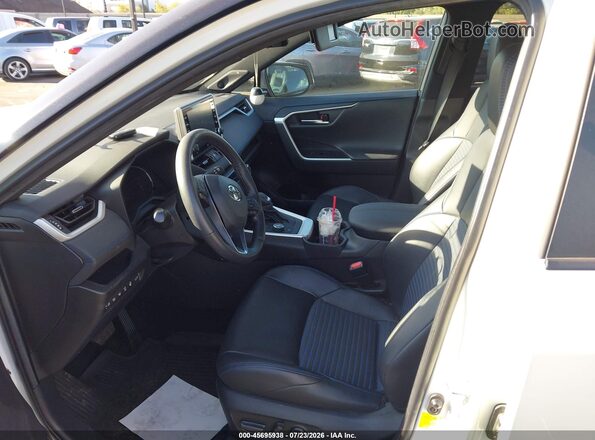 4T3E6RFV3NU078609 2022 TOYOTA RAV4 HYBRID White Widok wnętrza z przodu