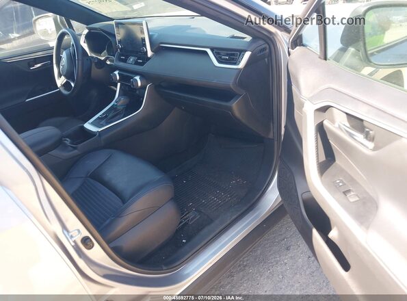 4T3E6RFV3NU093868 2022 TOYOTA RAV4 HYBRID Silver Widok wnętrza z przodu