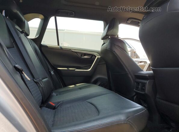 4T3E6RFV3PU113474 2023 TOYOTA RAV4 Silver Սալոնի հետևի տեսք