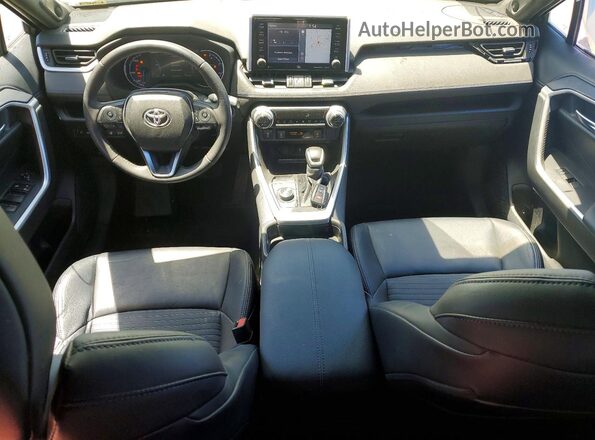 4T3E6RFV4MU058657 2021 TOYOTA RAV4 Белый Вид панели приборов