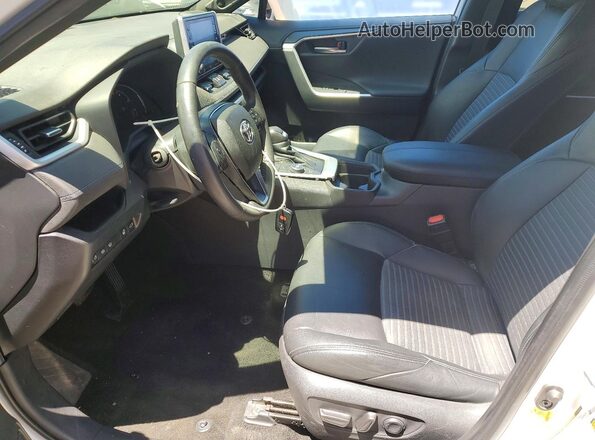 4T3E6RFV4MU058657 2021 TOYOTA RAV4 Белый Вид салона спереди