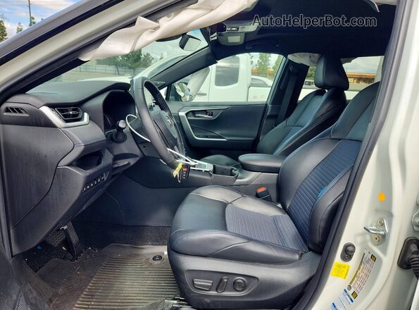 4T3E6RFV7NU089404 2022 TOYOTA RAV4 White Widok wnętrza z przodu