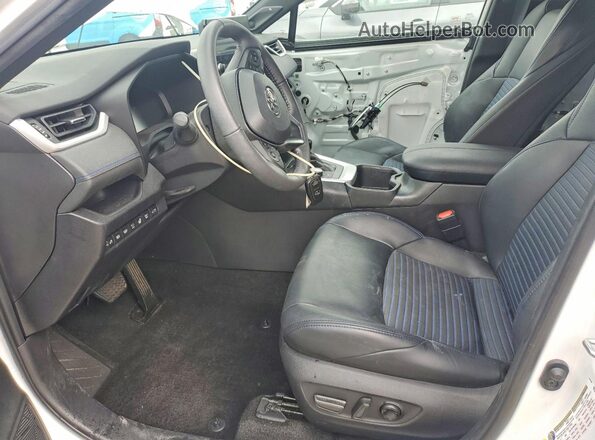 4T3E6RFV8RU148028 2024 TOYOTA RAV4 White წინა სალონის ხედი
