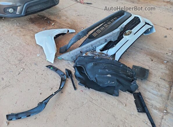 4T3LWRFV3SU208097 2025 TOYOTA RAV4 White Widok naklejki z numerem VIN