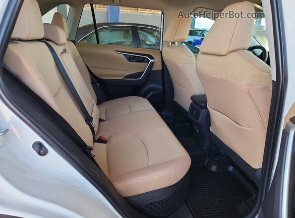 4T3LWRFV3SU208097 2025 TOYOTA RAV4 White Widok wnętrza z tyłu
