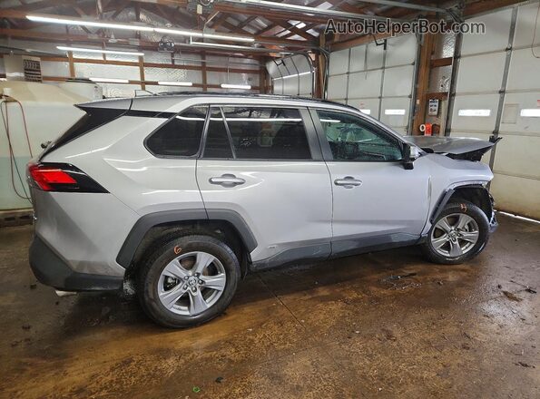 4T3MWRFV8NU059839 2022 TOYOTA RAV4 Silver Tył prawy