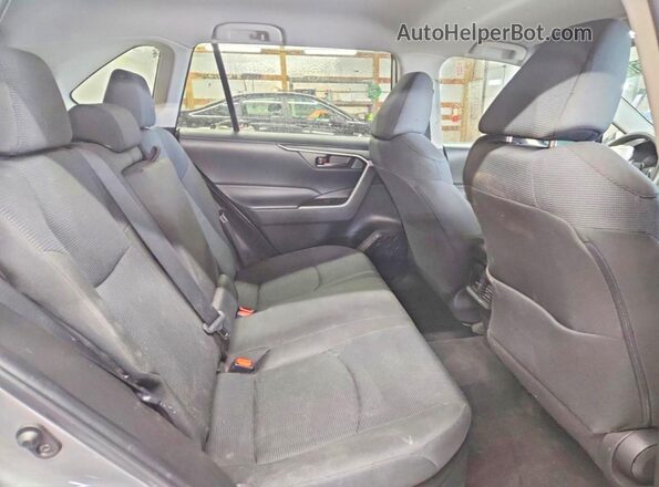 4T3MWRFV8NU059839 2022 TOYOTA RAV4 Silver Widok wnętrza z tyłu
