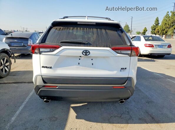 4T3RWRFV0SU209072 2025 TOYOTA RAV4 White Rear view