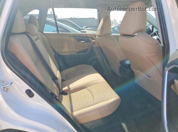 4T3RWRFV0SU209072 2025 TOYOTA RAV4 White Rear interior view