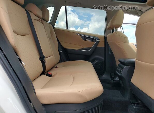 4T3RWRFV2SU188502 2025 TOYOTA RAV4 White Rear interior view