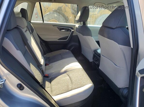 4T3RWRFV6NU063541 2022 TOYOTA RAV4 Silver Widok wnętrza z tyłu