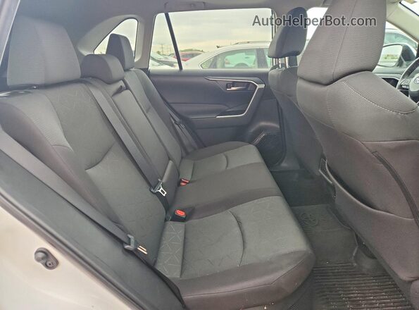 4T3RWRFV6RU126580 2024 TOYOTA RAV4 White Widok tylnych siedzeń